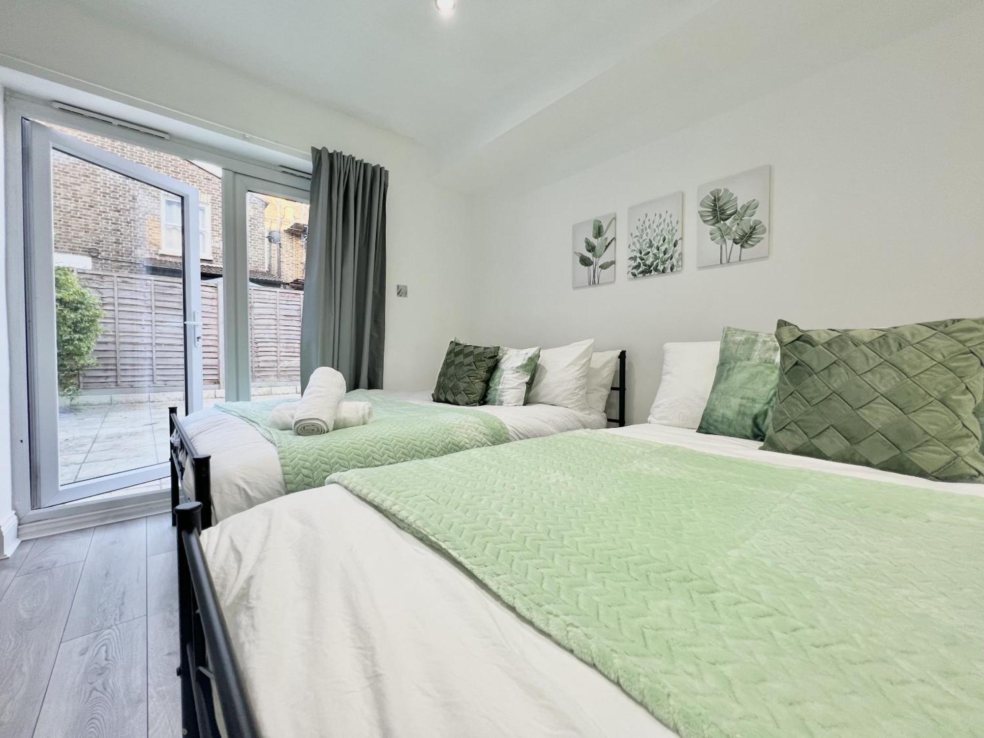 Charming 3-Bed Flat In Shepherds Bush - Sleeps 9 Londra Esterno foto