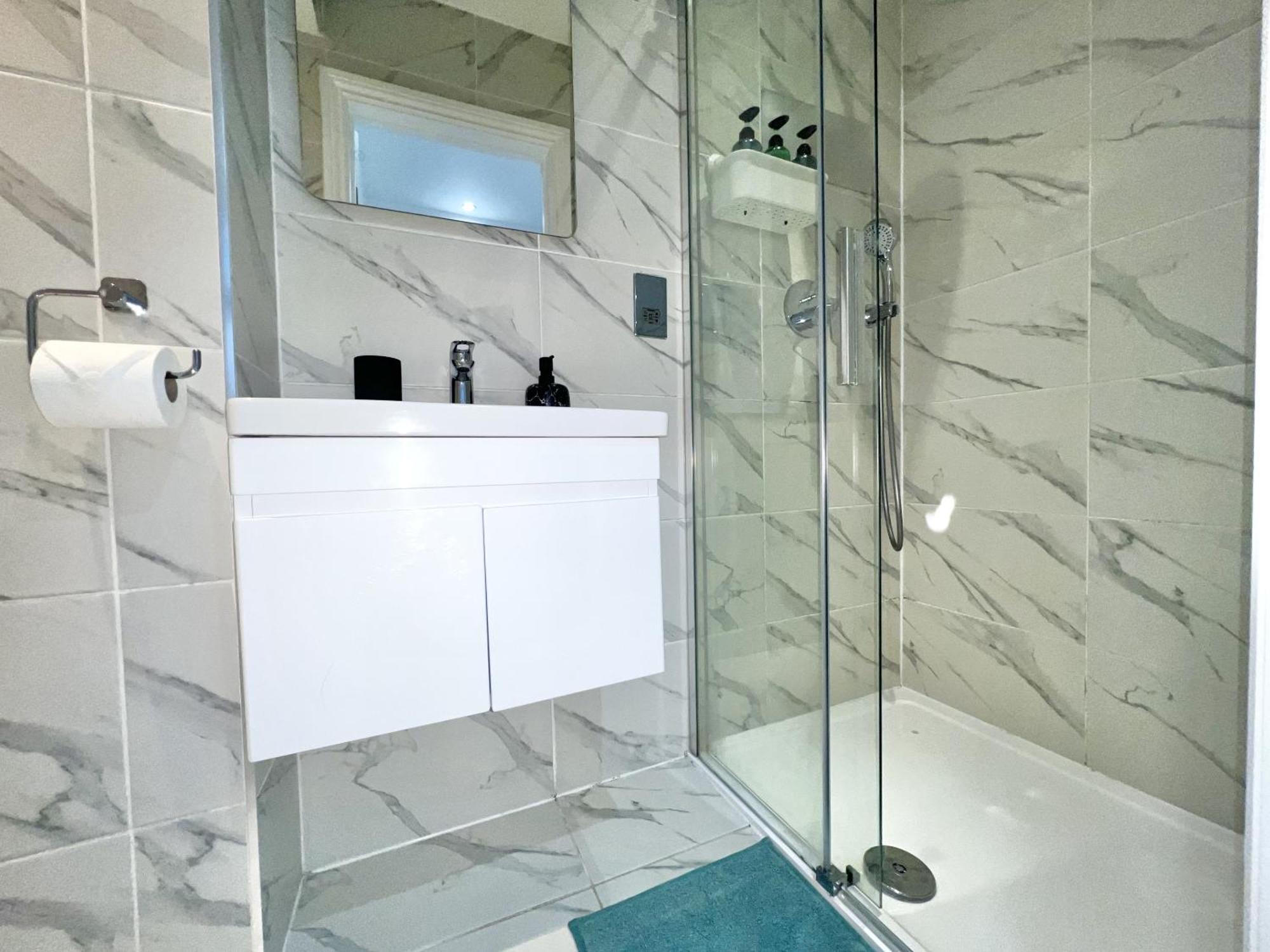 Charming 3-Bed Flat In Shepherds Bush - Sleeps 9 Londra Esterno foto
