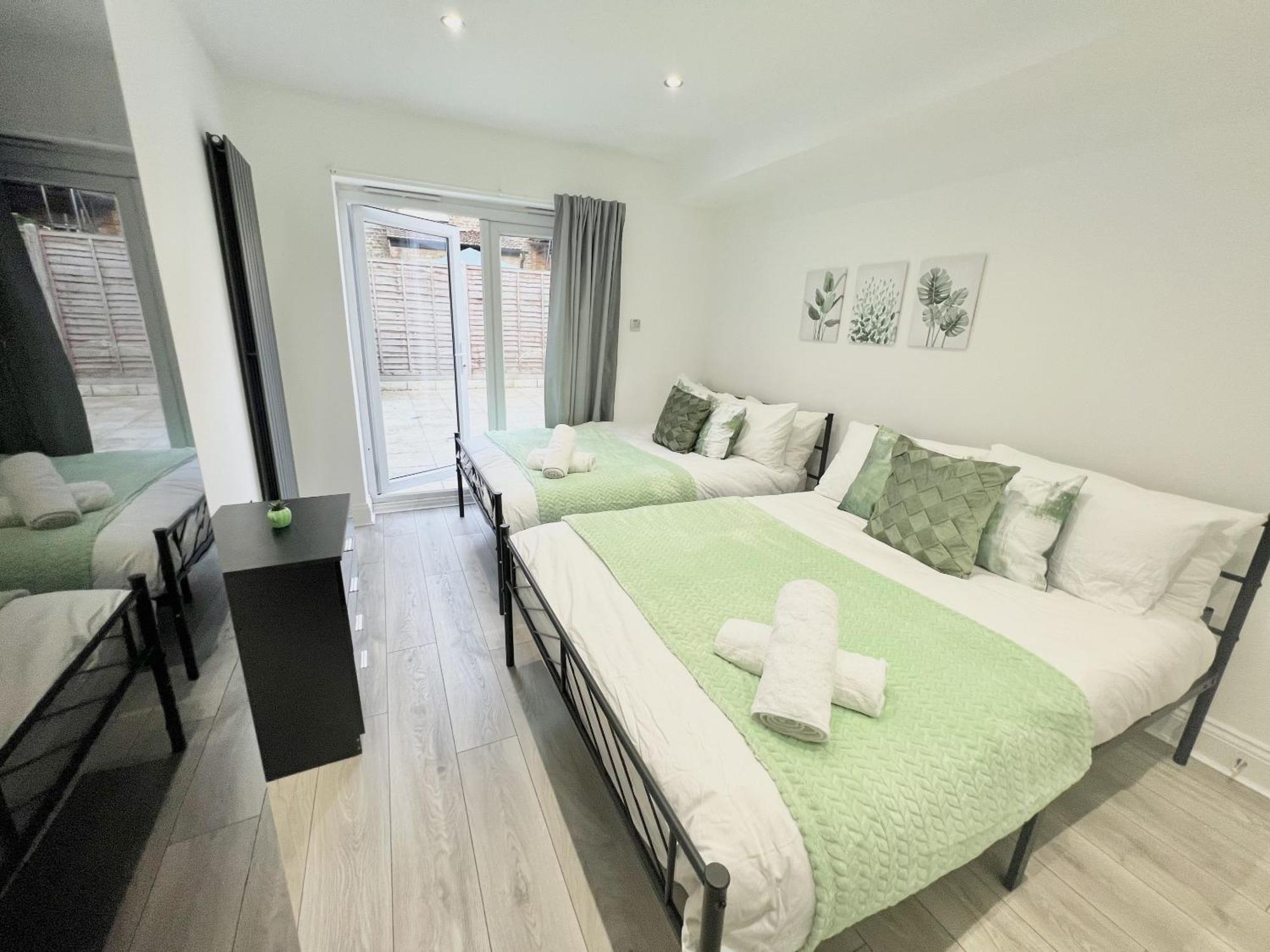 Charming 3-Bed Flat In Shepherds Bush - Sleeps 9 Londra Esterno foto