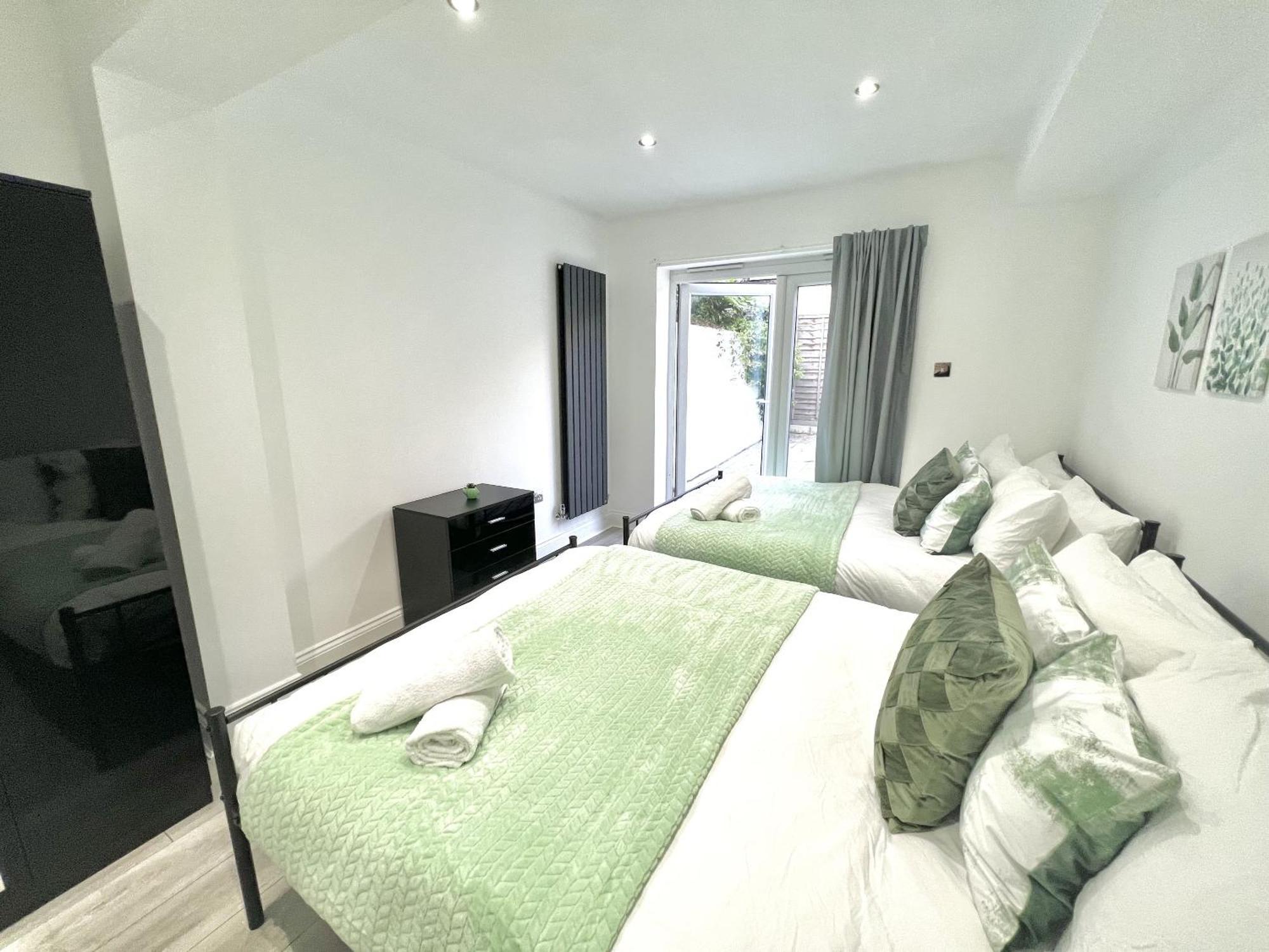 Charming 3-Bed Flat In Shepherds Bush - Sleeps 9 Londra Esterno foto